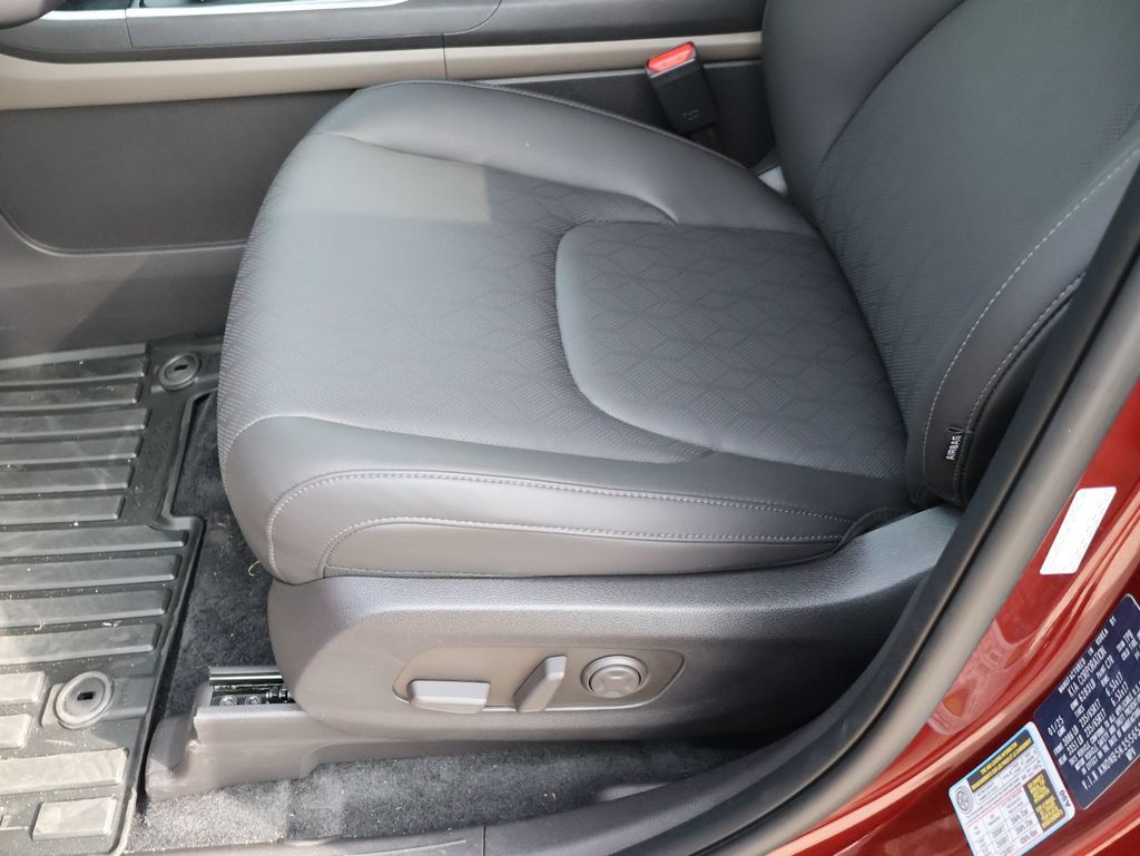 New 2025 Kia Carnival FWD image 38