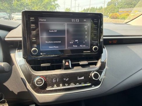 Used 2022 Toyota Corolla LE FWD image 9
