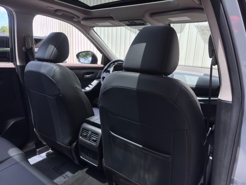 Used 2023 Nissan Rogue SV w/ SV Premium B Package FWD image 32