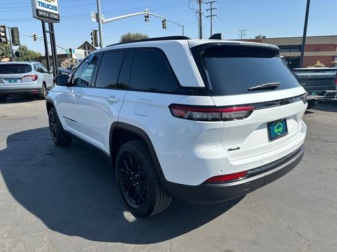 Used 2024 Jeep Grand Cherokee Altitude AWD/4WD image 5