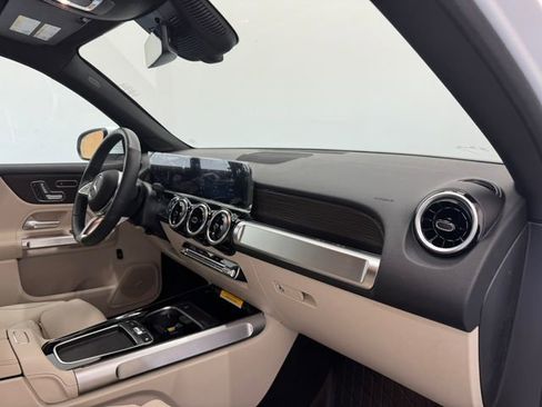 Used 2026 Mercedes-Benz GLB 250 image 34