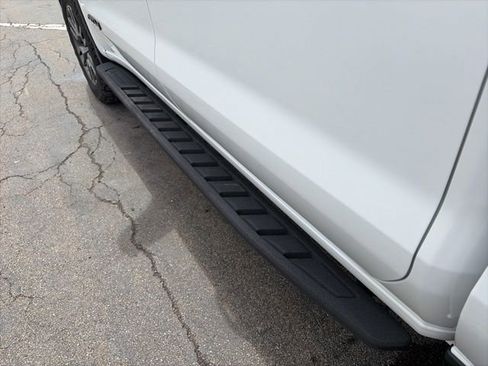 Used 2021 GMC Sierra 1500 AT4 w/ AT4 Value Package AWD/4WD image 9