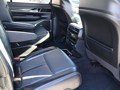 Used 2024 Jeep Wagoneer Series III image 15