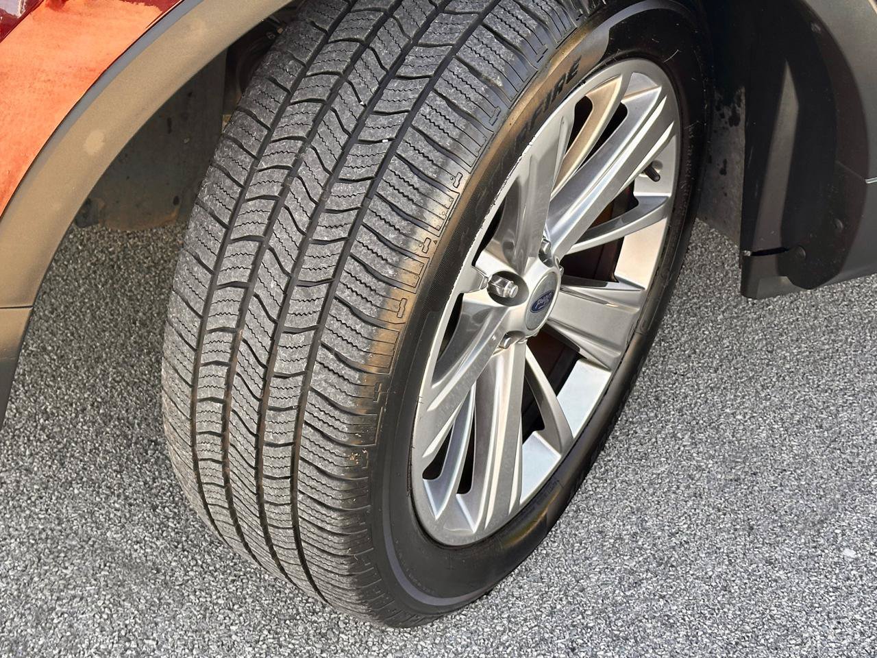 Used 2018 Ford Explorer Limited w/ Equipment Group 301A AWD/4WD image 18