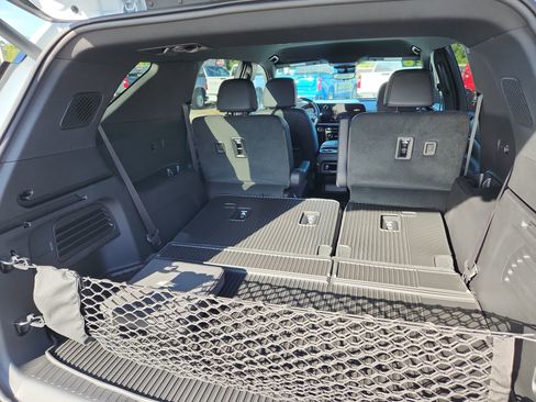 New 2026 Chevrolet Traverse RS image 9