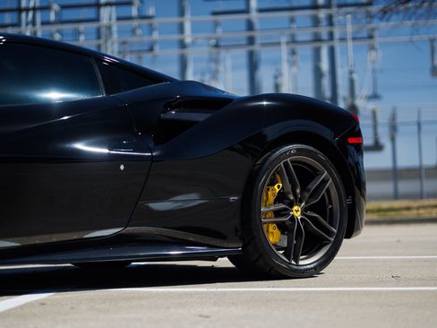 Used 2017 Ferrari 488 GTB image 16