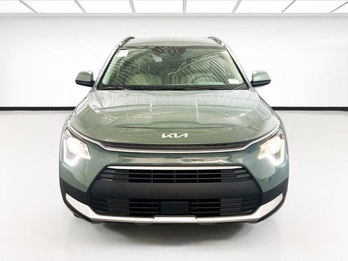 Used 2025 Kia Niro EX FWD image 2