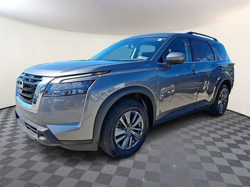 Used 2024 Nissan Pathfinder SV FWD image 3