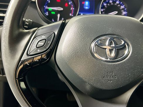 Used 2019 Toyota C-HR XLE image 18