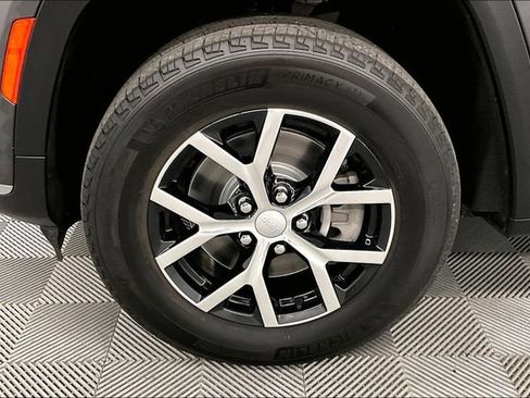 Used 2024 Jeep Grand Cherokee L Limited AWD/4WD image 10