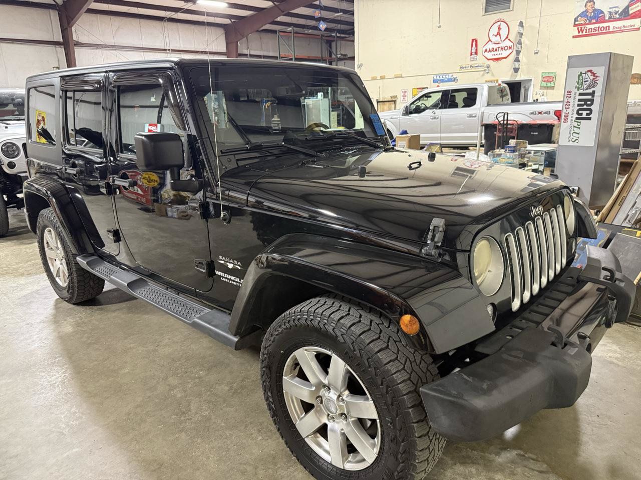 Used 2016 Jeep Wrangler Unlimited Sahara w/ Connectivity Group AWD/4WD image 7