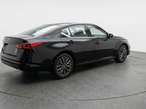 Used 2025 Nissan Altima 2.5 SV image 9