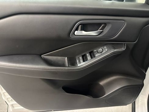 Used 2024 Nissan Rogue SV FWD image 8