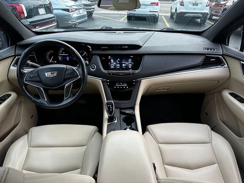 Used 2019 Cadillac XT5 AWD image 9