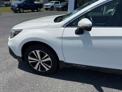 Used 2019 Subaru Outback 2.5i Limited AWD/4WD image 3