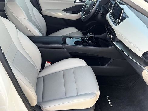 Certified 2023 Nissan Rogue SV w/ SV Premium B Package FWD image 17