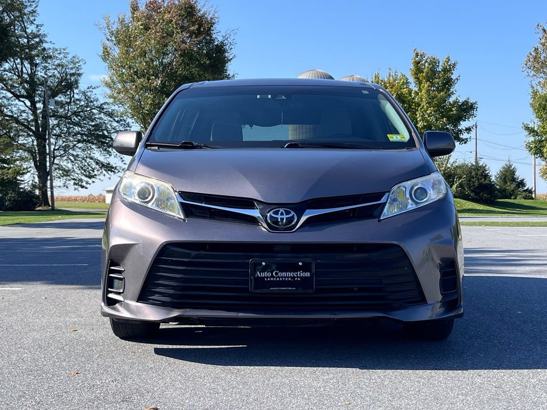 Used 2019 Toyota Sienna LE FWD image 3