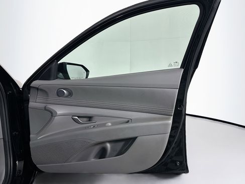 Used 2025 Hyundai Elantra SEL FWD image 32