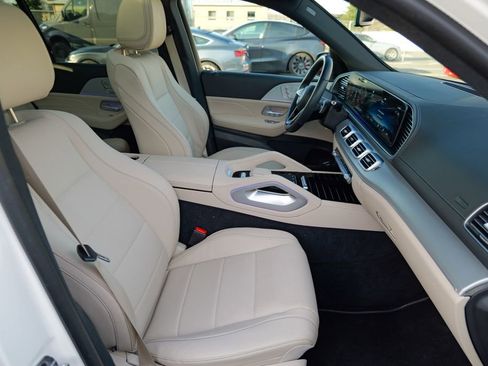 Used 2025 Mercedes-Benz GLS 450 4MATIC image 42