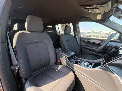 Used 2025 Jeep Grand Cherokee L Laredo w/ Luxury Tech Group I AWD/4WD image 30