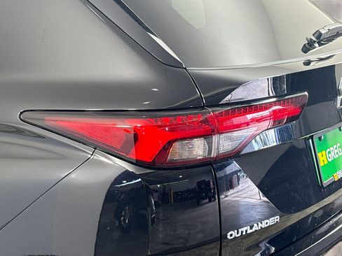 Used 2023 Mitsubishi Outlander ES image 36
