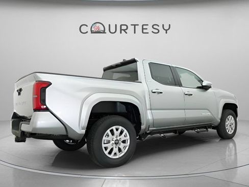 Certified 2026 Toyota Tacoma SR5 AWD/4WD image 24