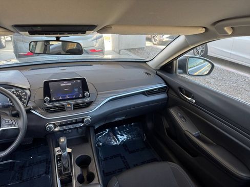 Used 2025 Nissan Altima 2.5 SV FWD image 31