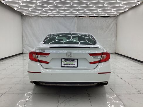 Used 2018 Honda Accord Touring image 10