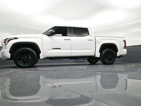 Used 2024 Toyota Tundra SR5 w/ SR5 Premium Package AWD/4WD image 38