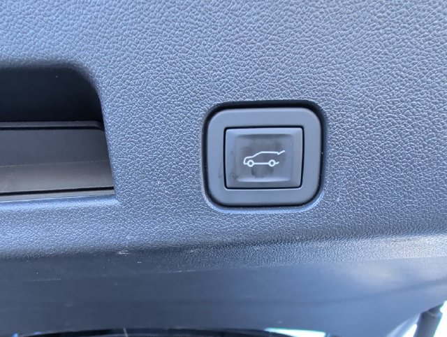 Used 2026 Chevrolet Traverse RS w/ LPO, Floor Liner Package AWD/4WD image 31