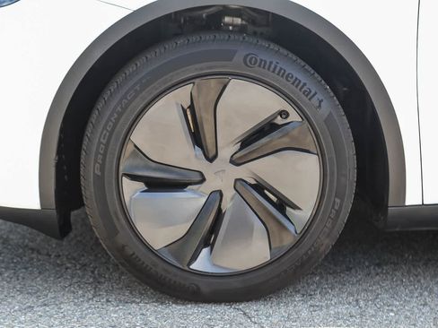 Used 2023 Tesla Model Y Long Range AWD/4WD image 9