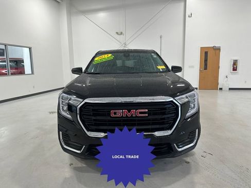 Used 2024 GMC Terrain SLE image 3