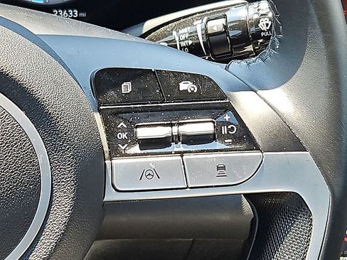 Used 2025 Hyundai Elantra Limited FWD image 22