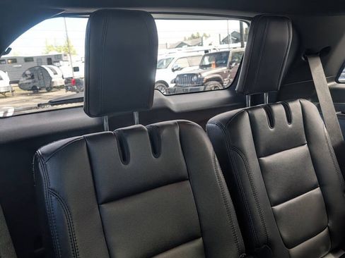 Used 2016 Ford Explorer XLT w/ Equipment Group 202A AWD/4WD image 26