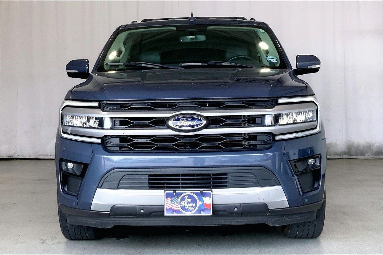 Used 2023 Ford Expedition Max XLT RWD image 3
