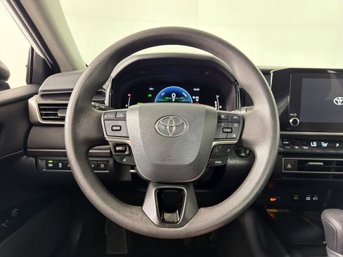 Used 2025 Toyota Camry LE image 14