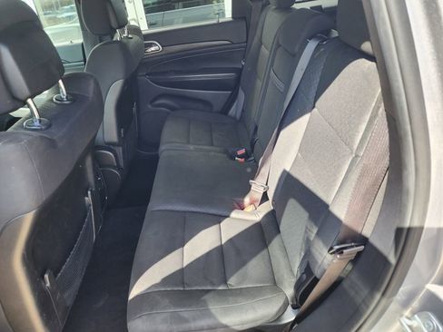 Used 2019 Jeep Grand Cherokee Laredo w/ 18" Wheel & 8.4" Radio Group image 12