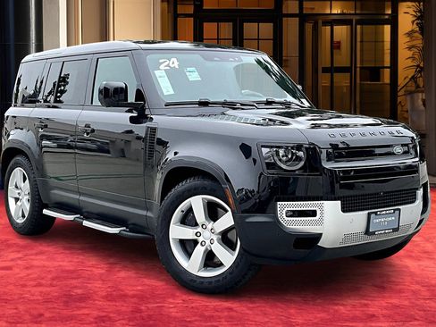 Used 2024 Land Rover Defender 110 SE image 11