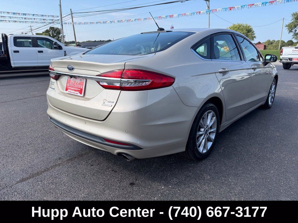 Used 2017 Ford Fusion SE w/ Fusion SE Technology Package FWD image 4