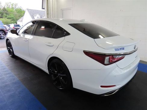 Used 2022 Lexus ES 350 F Sport w/ Accessory Package 2 FWD image 4