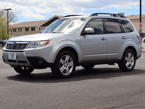 Used 2010 Subaru Forester 2.5X Premium image 11