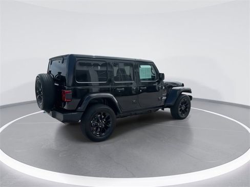 Used 2024 Jeep Wrangler Unlimited Sahara image 8