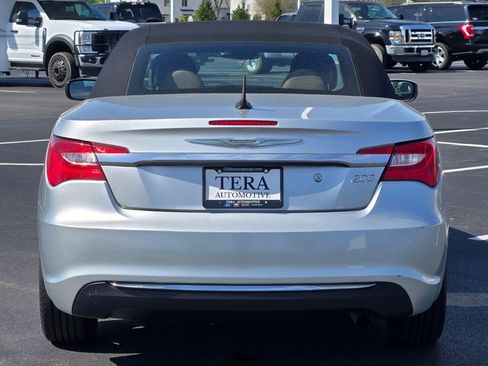 Used 2011 Chrysler 200 Touring FWD image 12