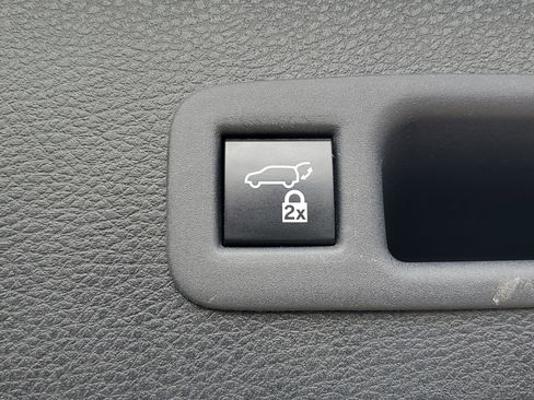 Used 2024 Toyota Sienna XLE FWD image 8