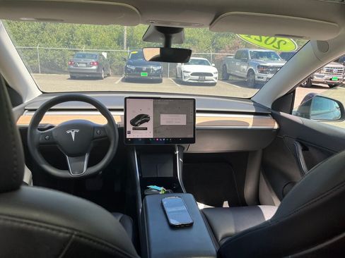 Used 2021 Tesla Model Y Long Range AWD/4WD image 13