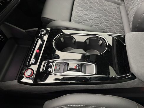 New 2025 Audi SQ6 e-tron Premium image 19