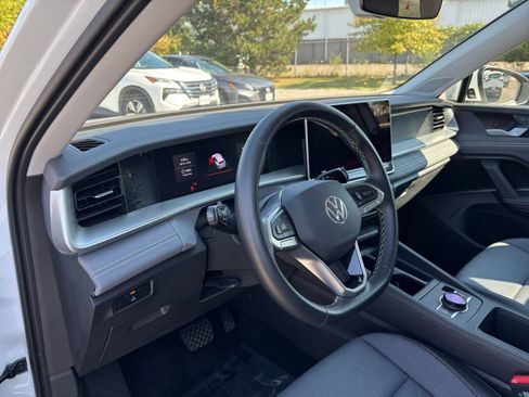 Used 2026 Volkswagen Tiguan SE AWD/4WD image 36