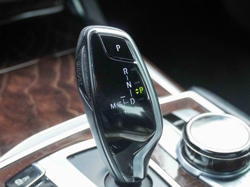 Used 2019 BMW 740i w/ Executive Package image 31