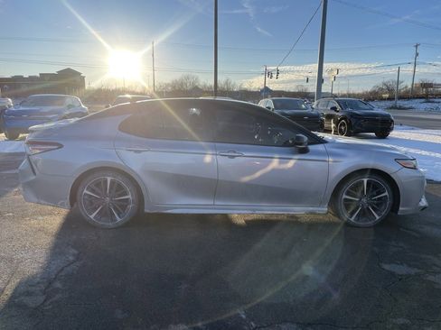 Used 2019 Toyota Camry XSE image 4