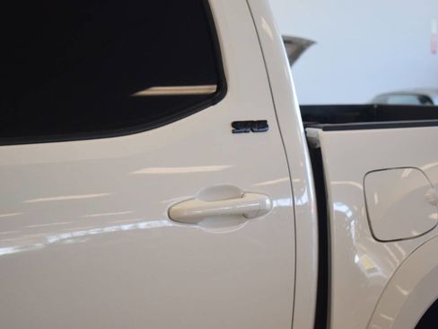 Used 2017 Toyota Tacoma SR5 RWD image 23